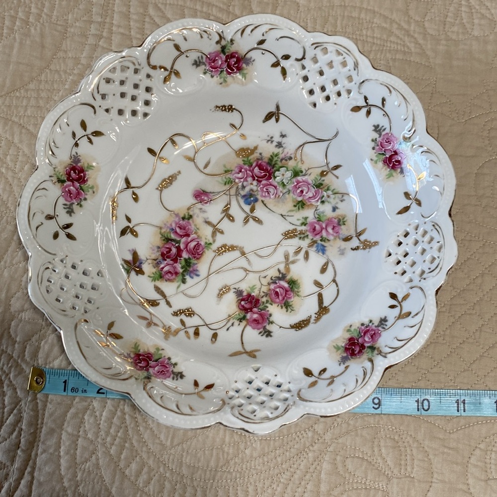 Vintage Porcelain Rose and Gold Bowl. $12 - Picture 2 of 4